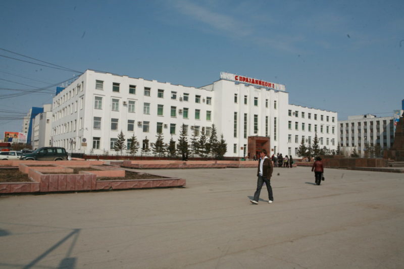 Пафосный и простецкий