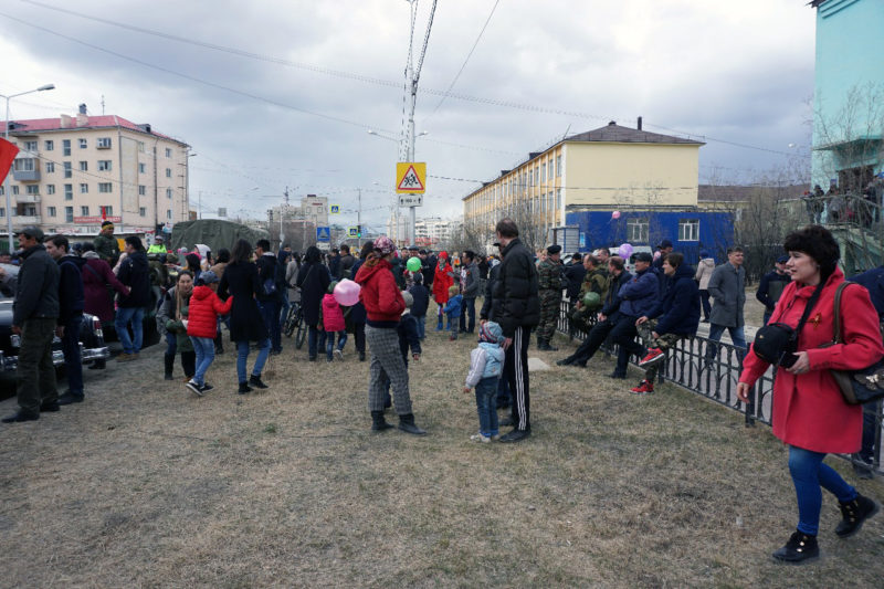 Саженцы под колесами военной техники