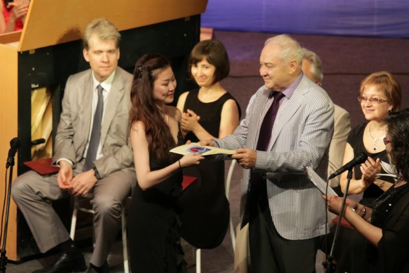 М – международность