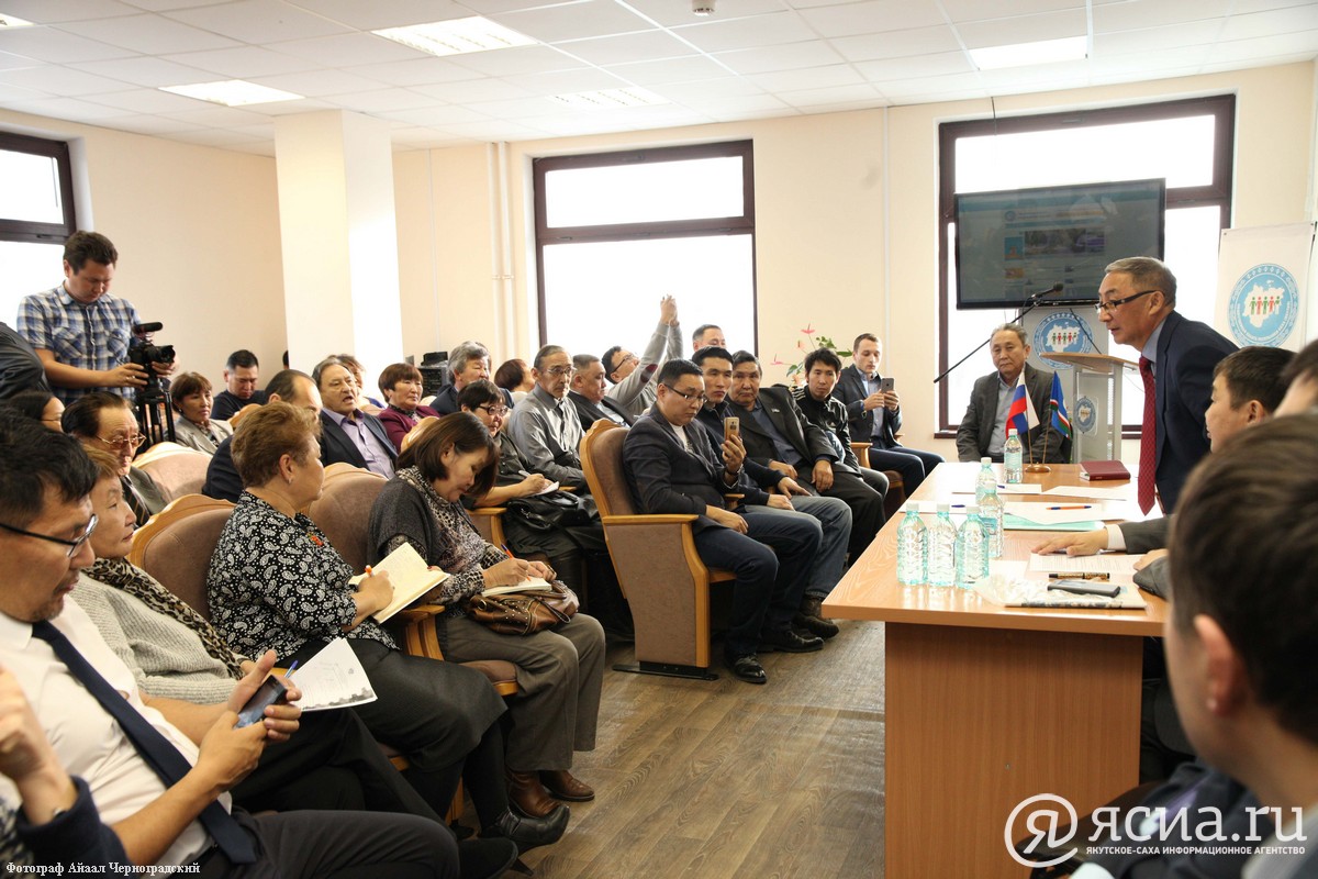 От митинговщины к диалогу