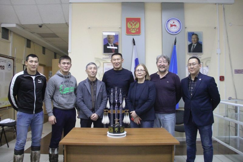 Чемпион показал кубок