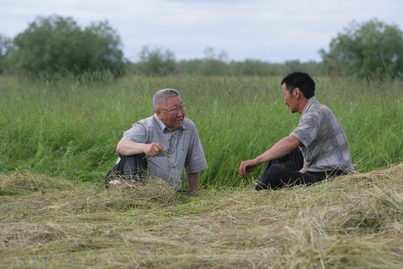 Действуя в интересах людей