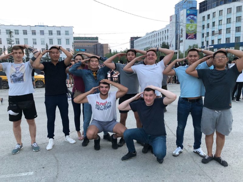 Одной левой