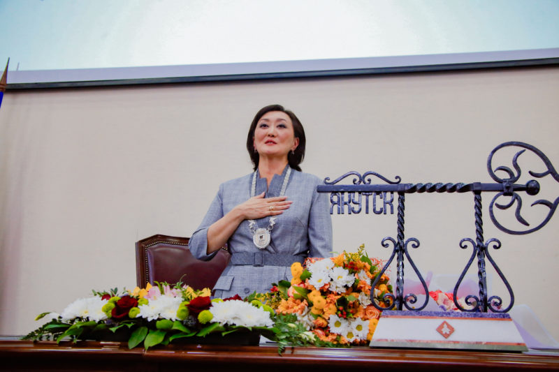 Аванс для леди-мэра