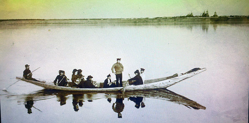 Мы на лодочке катались…