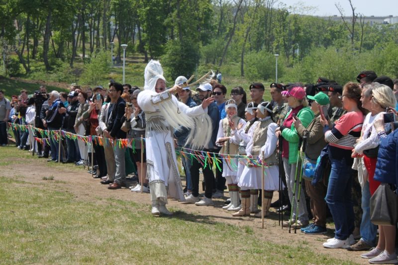 Во Владивостоке встретили лето по-якутски